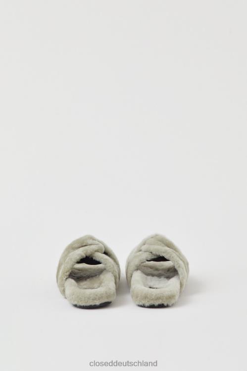 Schuhwerk grauer Alabaster 0RP8Z1871 CLOSED Sandalen aus Lammfell Frauen